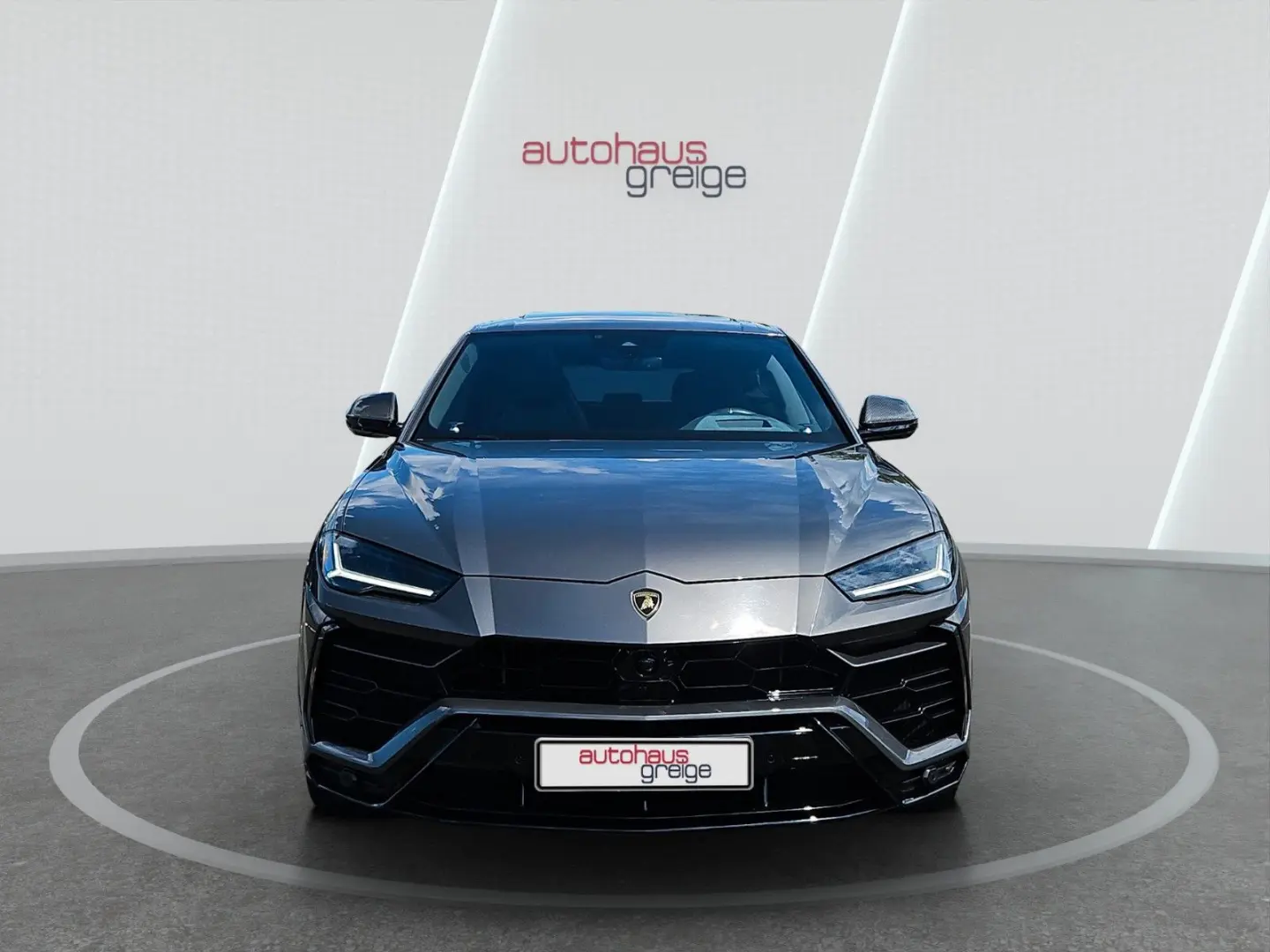 Urus Akrapovic Keramik Pano CarbonPaket HUD B&O