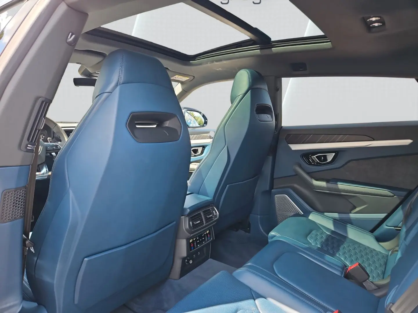 Urus Akrapovic Keramik Pano CarbonPaket HUD B&O