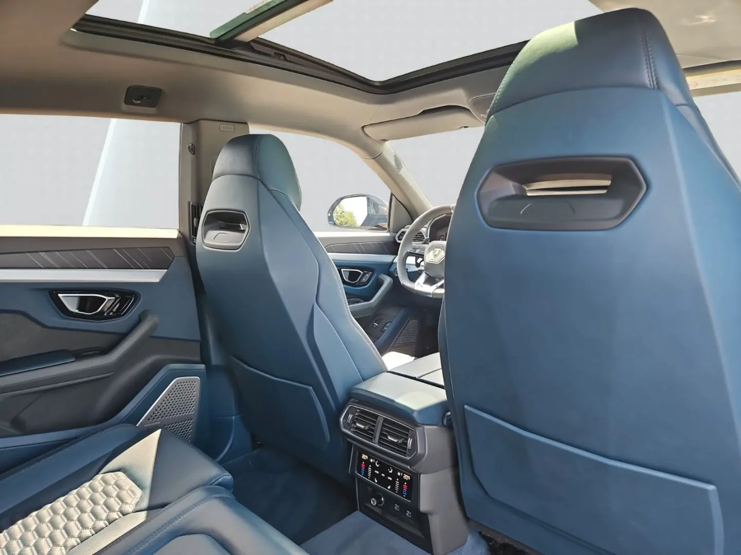 Urus Akrapovic Keramik Pano CarbonPaket HUD B&O