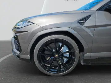 Urus Akrapovic Keramik Pano CarbonPaket HUD B&O