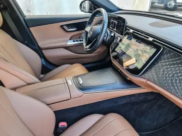 E 300 de Limousine mit EQ Hybrid Technologie
