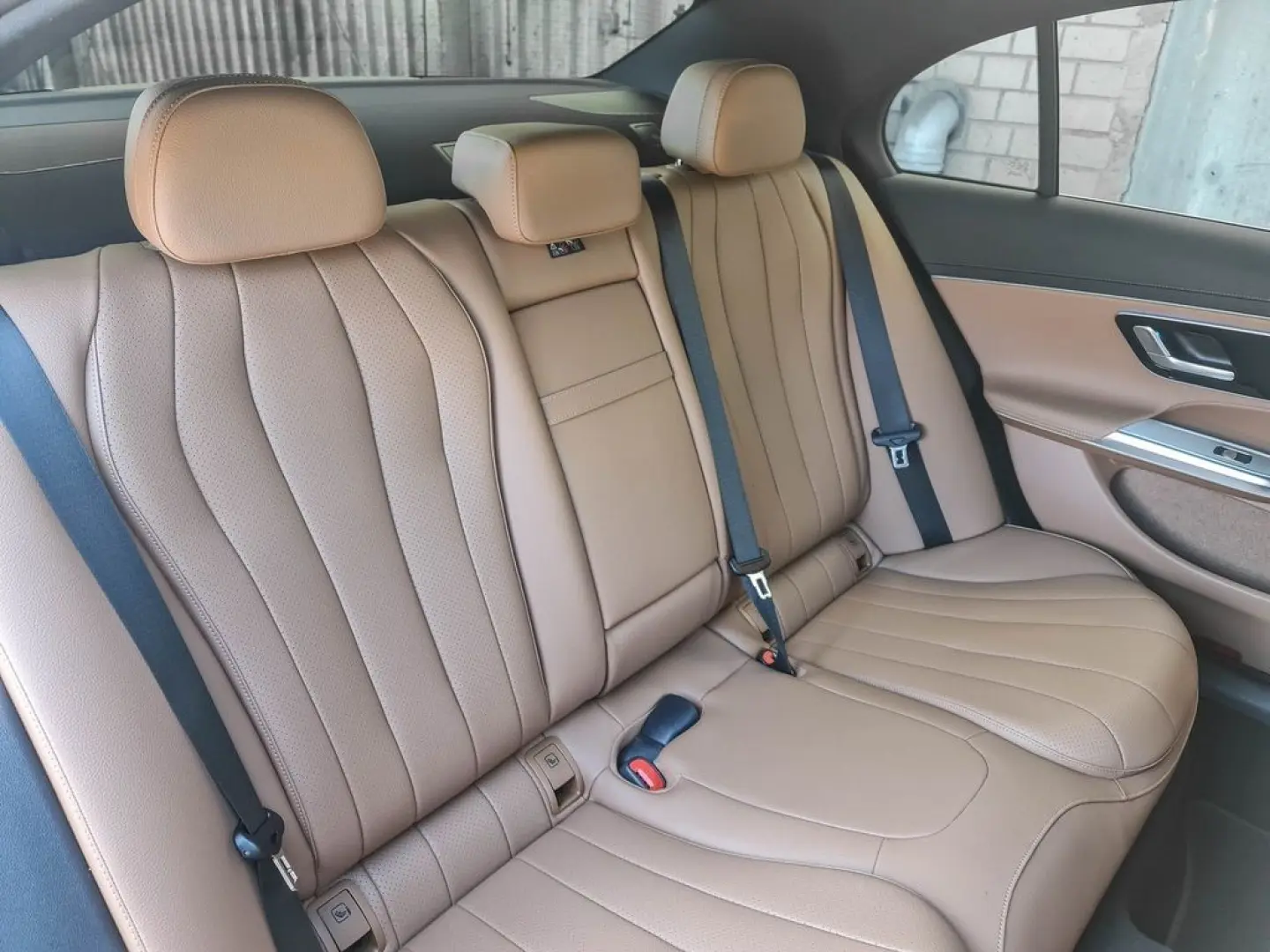 E 300 de Limousine mit EQ Hybrid Technologie