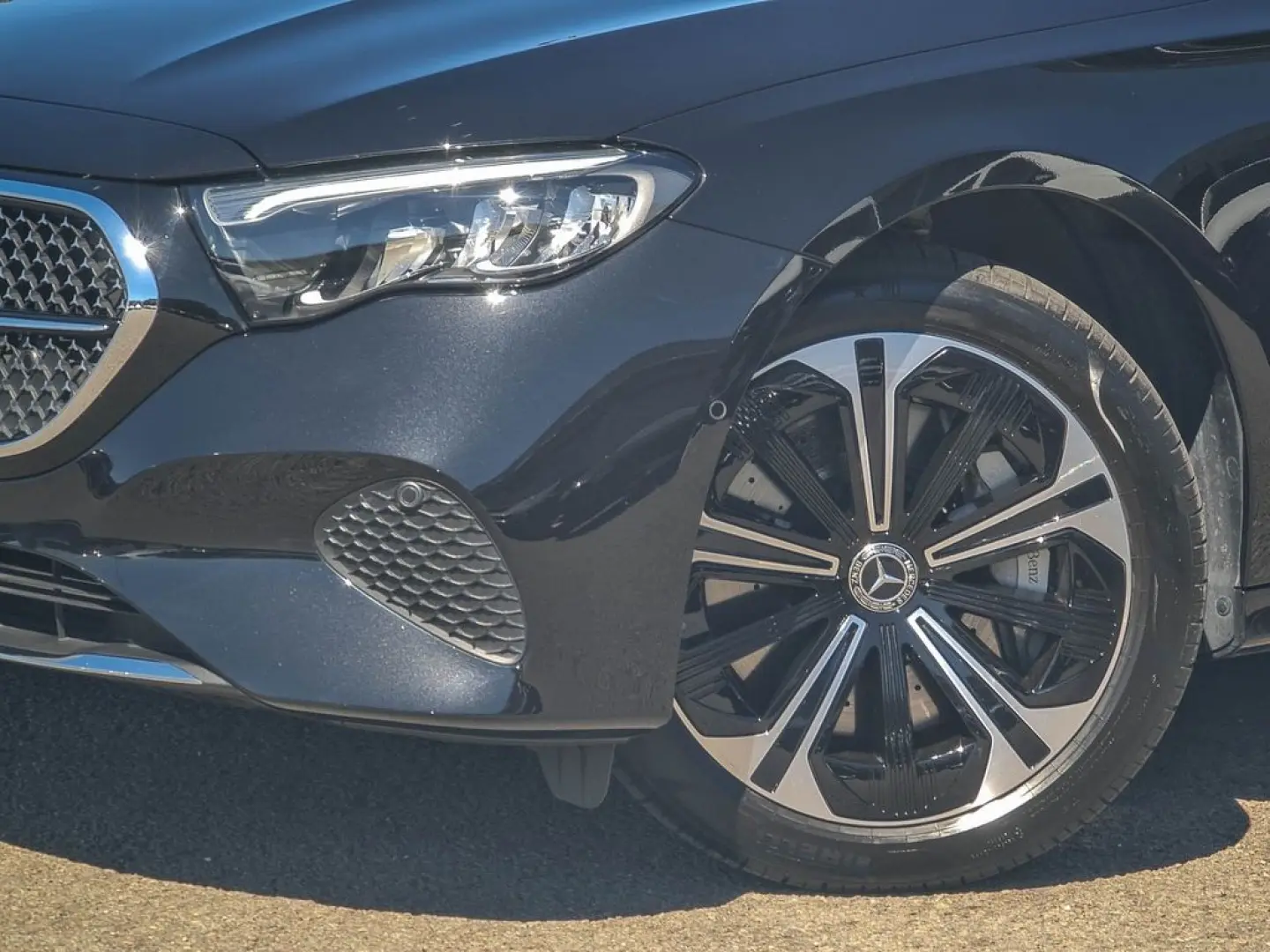E 300 de Limousine mit EQ Hybrid Technologie