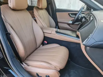 E 300 de Limousine mit EQ Hybrid Technologie