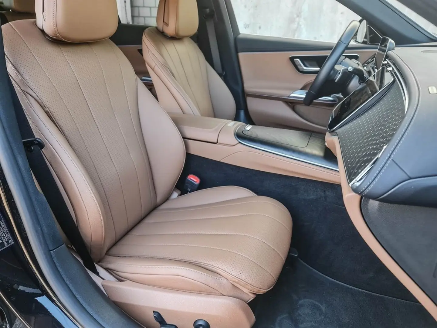 E 300 de Limousine mit EQ Hybrid Technologie