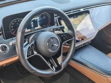 E 300 de Limousine mit EQ Hybrid Technologie