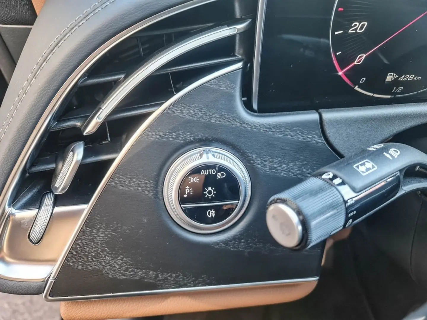 E 300 de Limousine mit EQ Hybrid Technologie