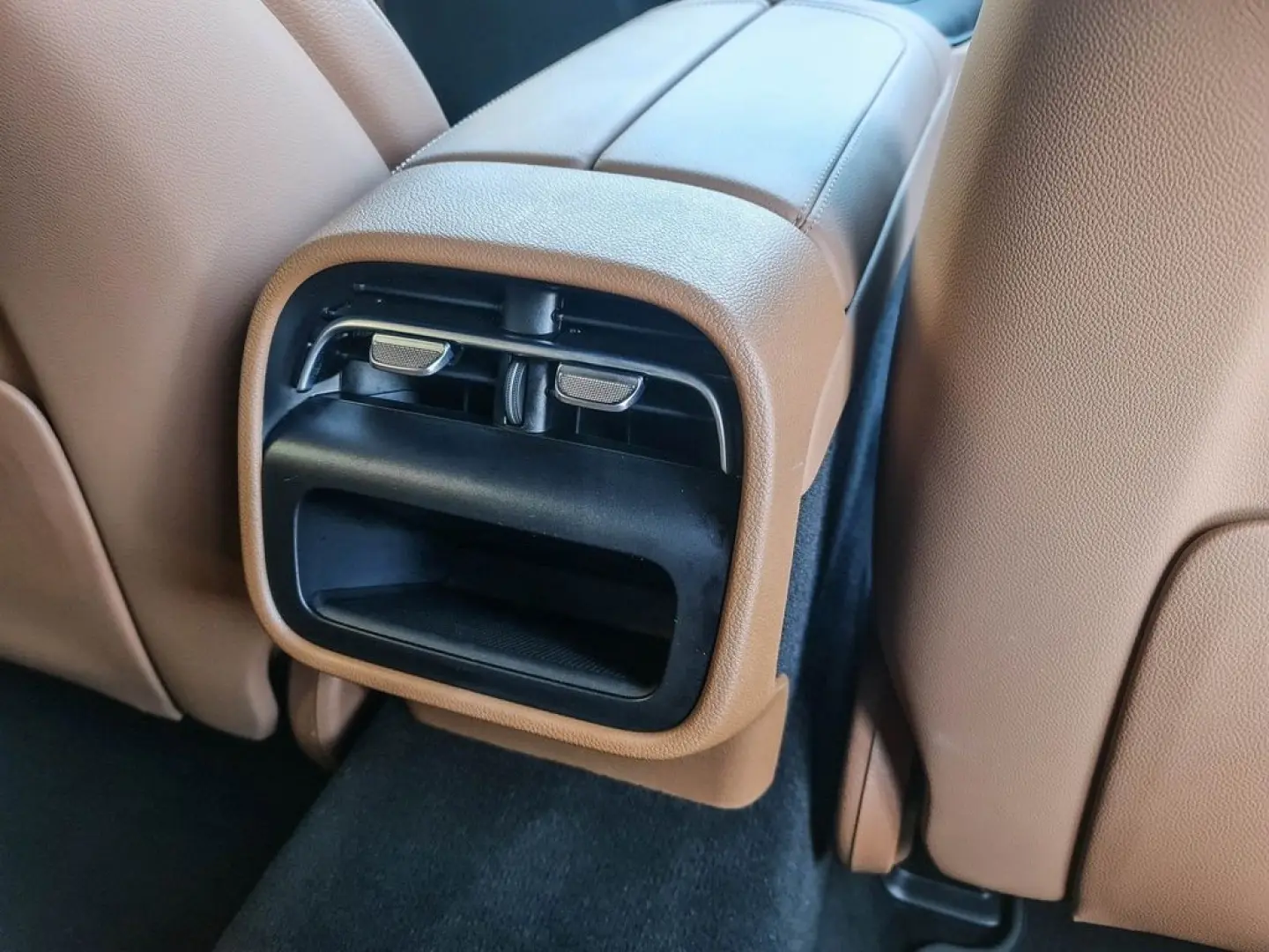 E 300 de Limousine mit EQ Hybrid Technologie