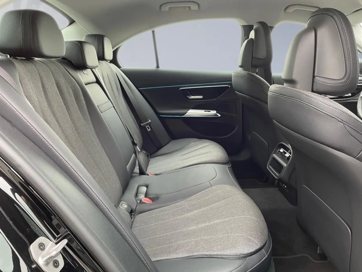 E 220 d AVANTGARDE-ADVANCED+AHK+LENKRADHZG+360°