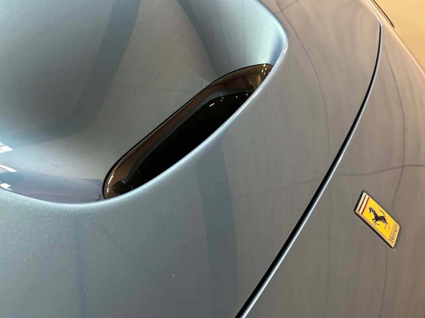F8 Tributo Azzurro California Atelier Carbon