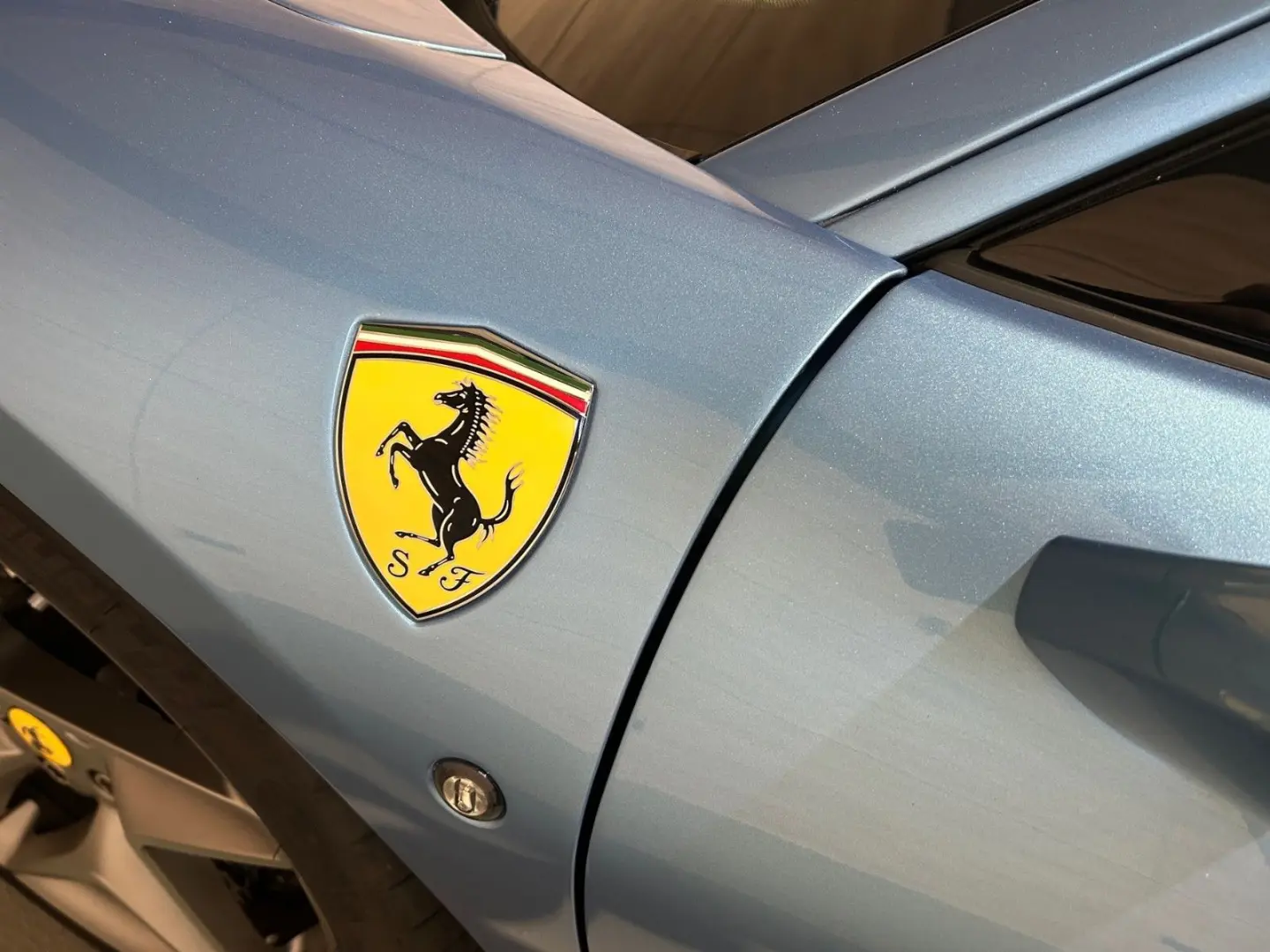 F8 Tributo Azzurro California Atelier Carbon