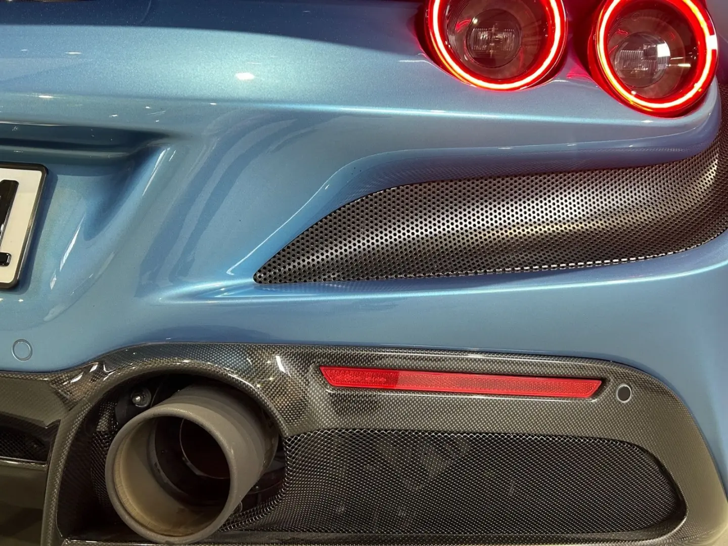 F8 Tributo Azzurro California Atelier Carbon