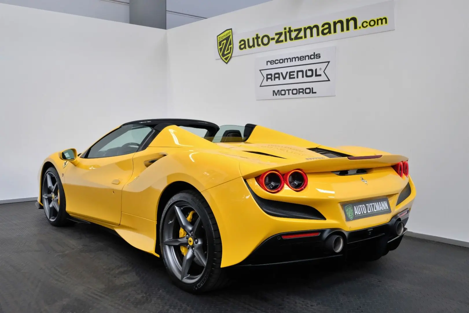 F8 SPIDER/CARBON/RACING SEATS/LIFT/PASSANGER DIS