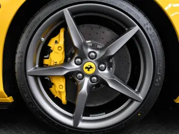 F8 SPIDER/CARBON/RACING SEATS/LIFT/PASSANGER DIS