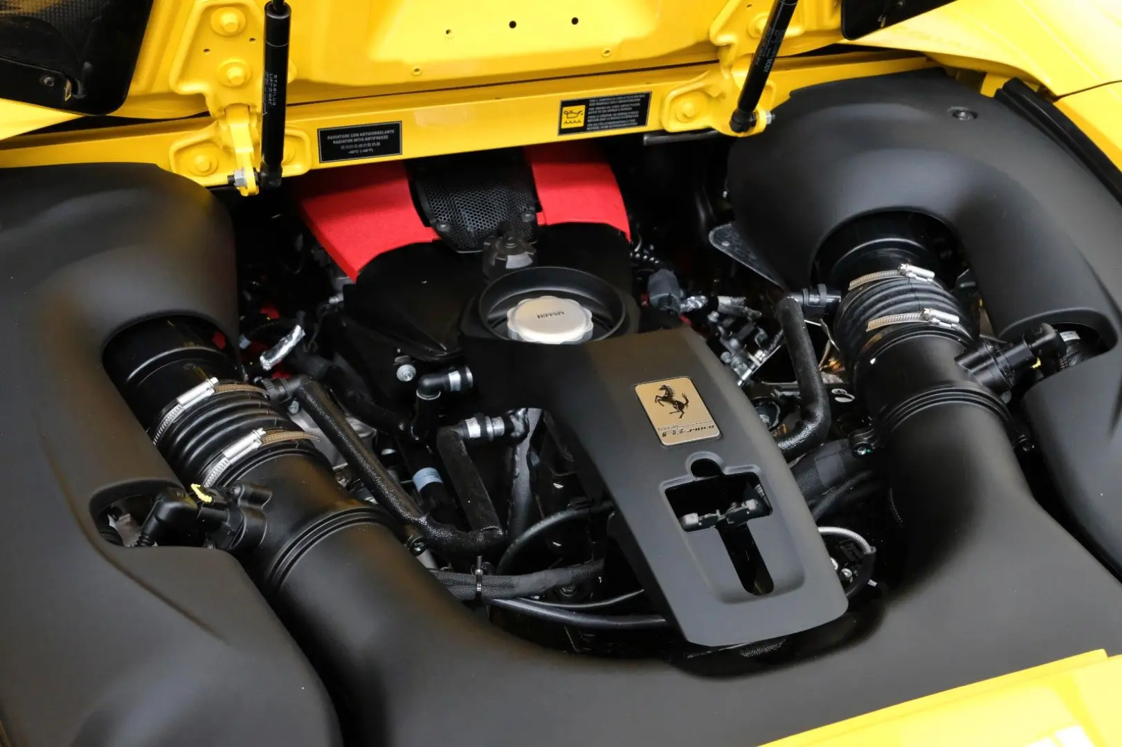 F8 SPIDER/CARBON/RACING SEATS/LIFT/PASSANGER DIS