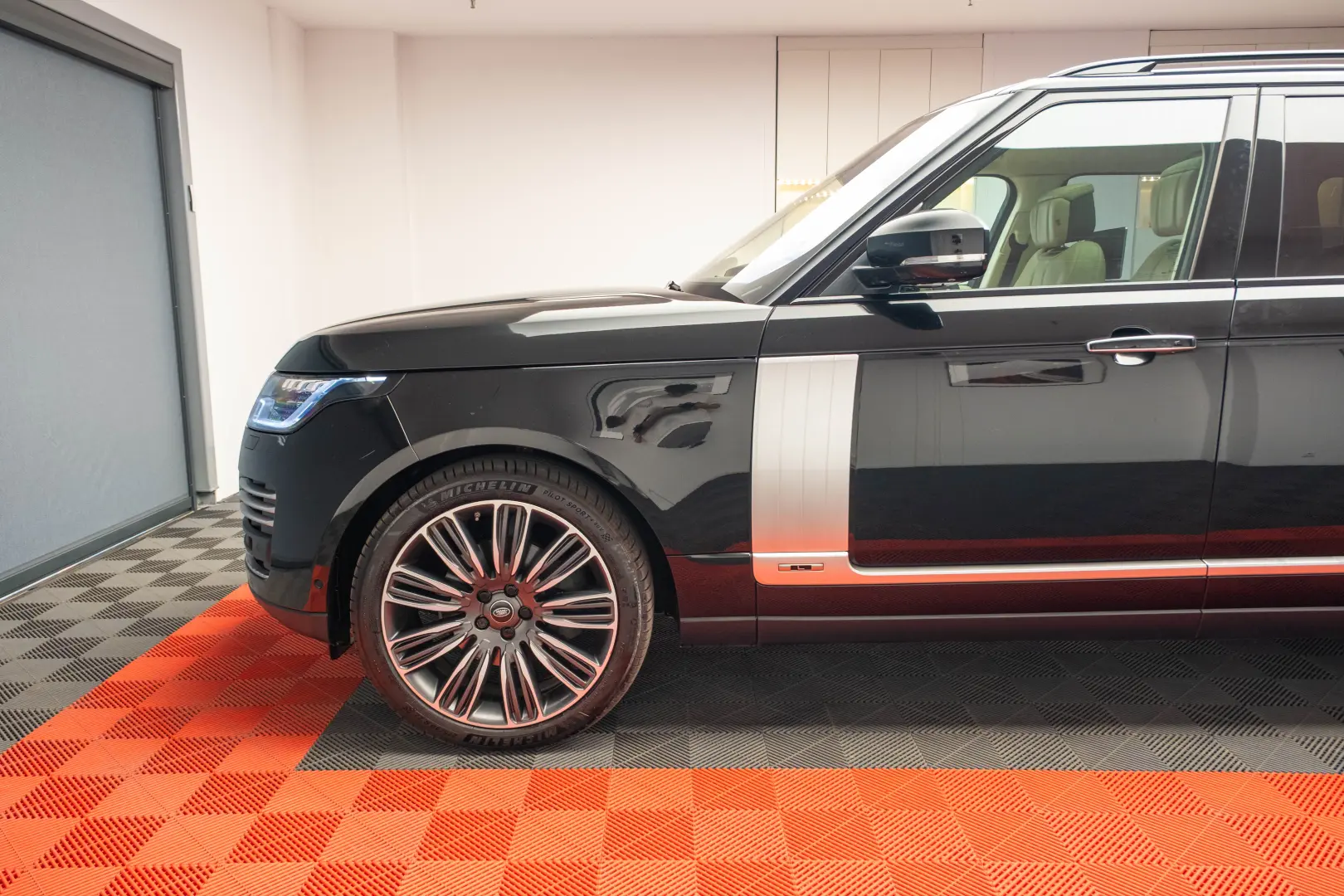 Range Rover 3L diesel Long Autobiography