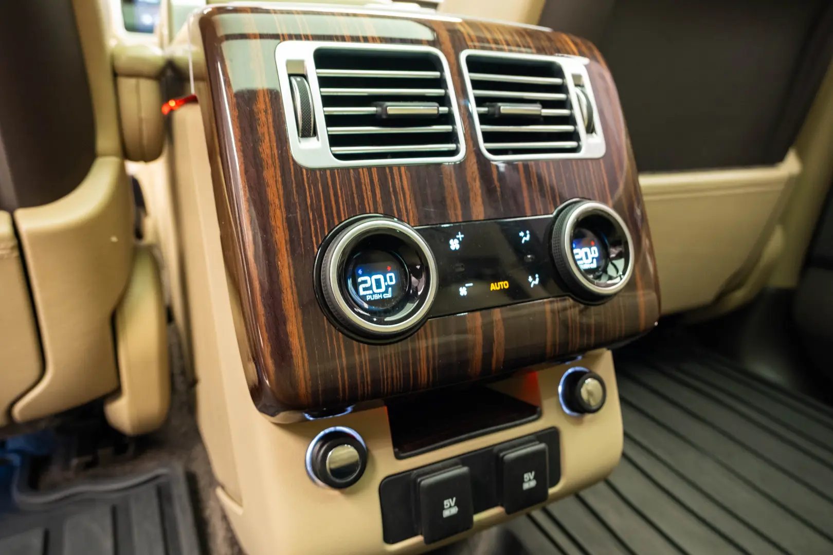 Range Rover 3L diesel Long Autobiography