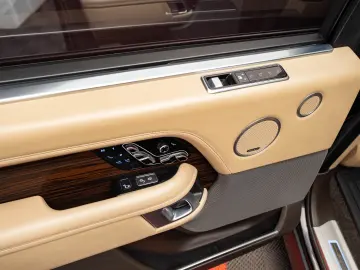 Range Rover 3L diesel Long Autobiography