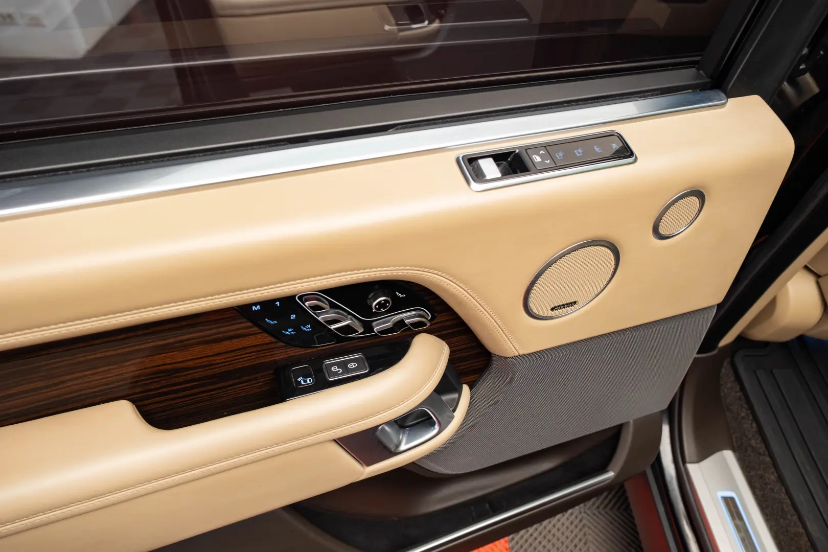 Range Rover 3L diesel Long Autobiography