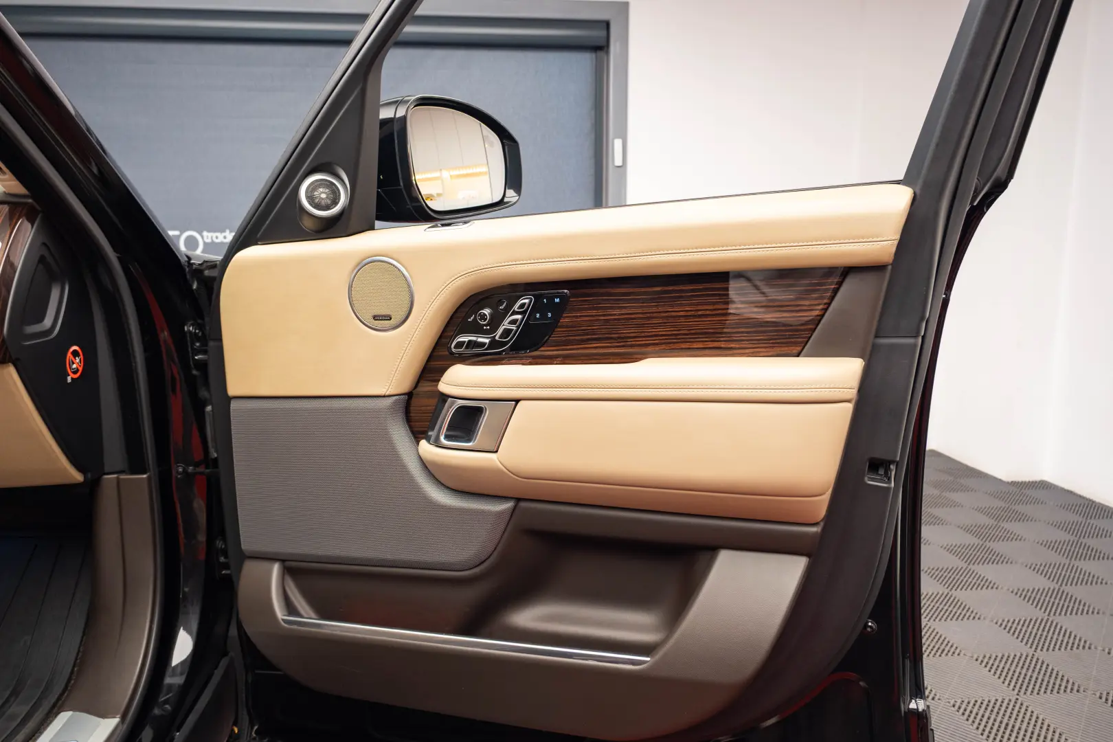 Range Rover 3L diesel Long Autobiography