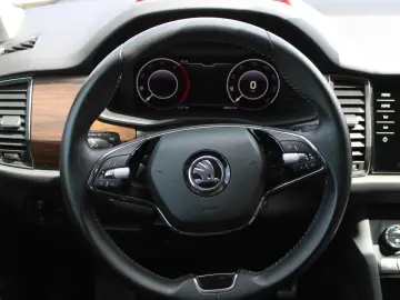 Kodiaq 2.0 TDI Scout *4x4*ST.HZG*NAVI*AHK*4xSHZ*
