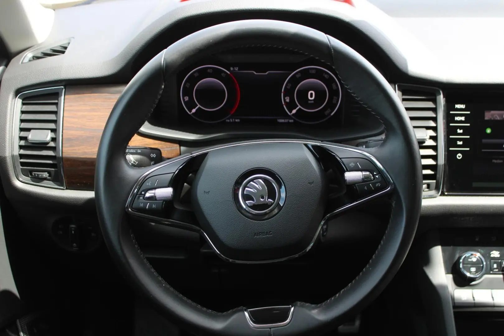 Kodiaq 2.0 TDI Scout *4x4*ST.HZG*NAVI*AHK*4xSHZ*
