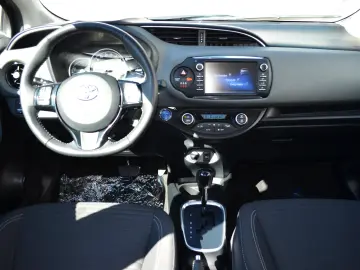 TOYOTA YARIS HYBRID