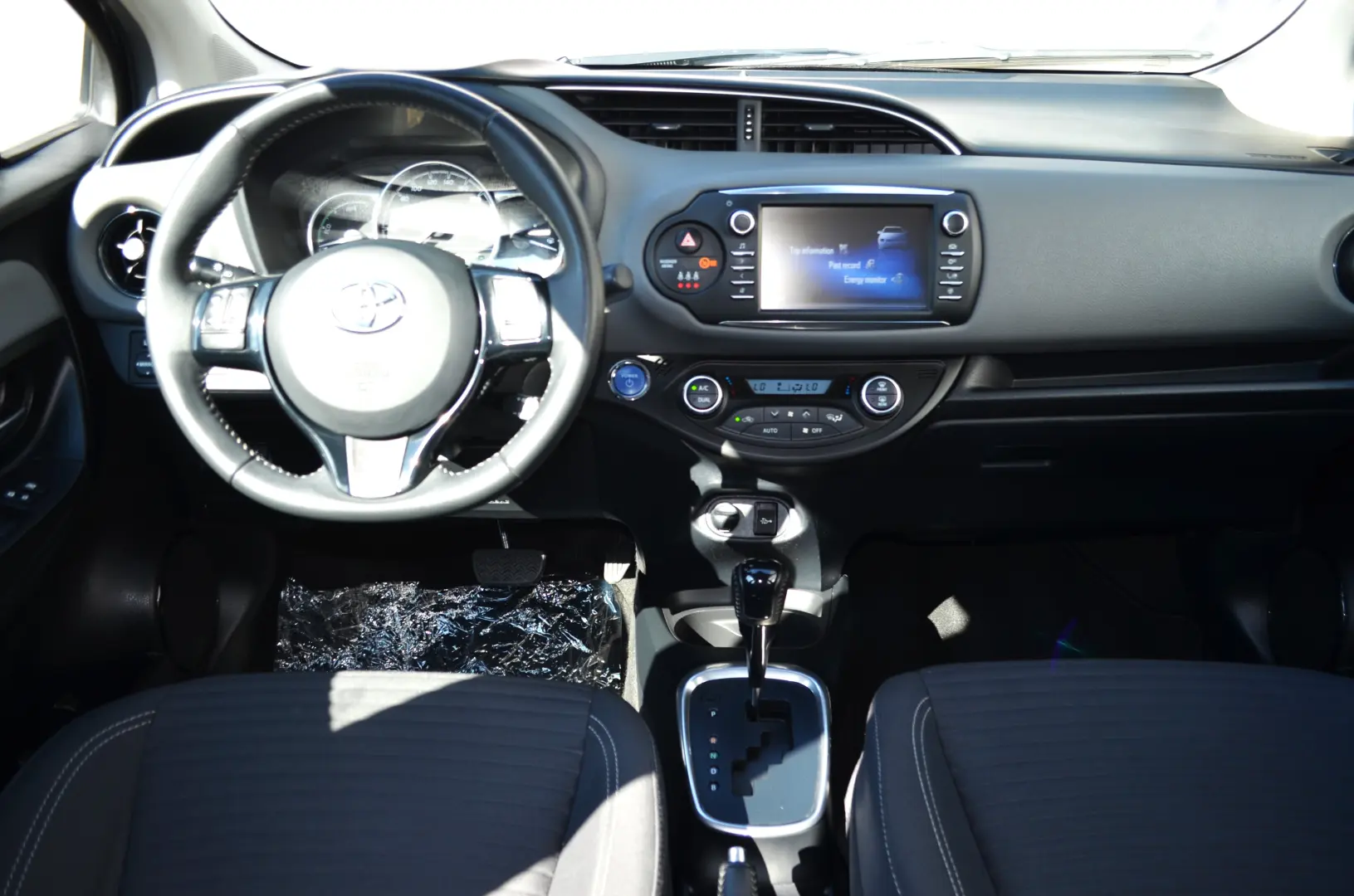 TOYOTA YARIS HYBRID