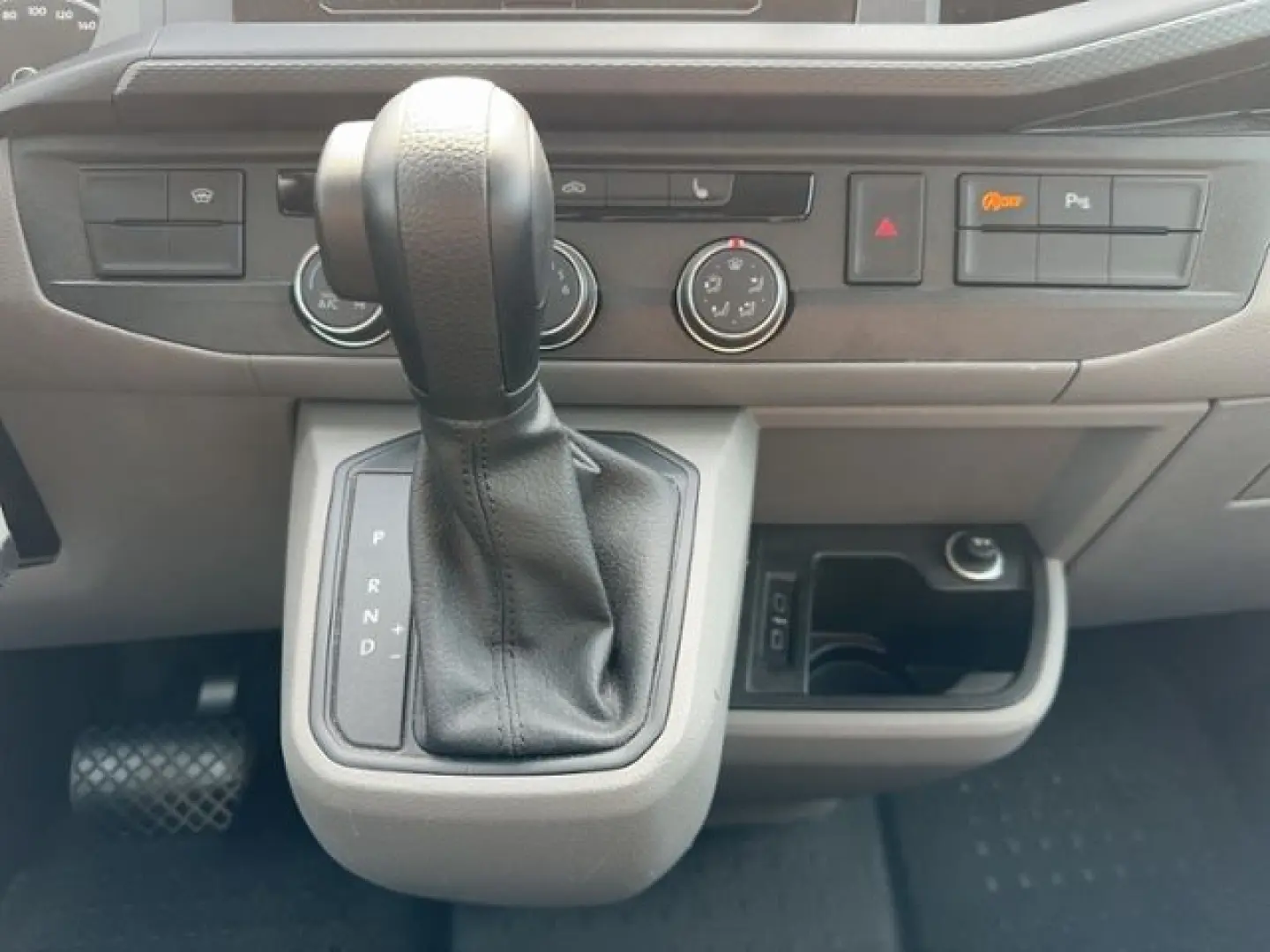 T6.1 Transporter Kombi 2.0 TDI KR DSG, Klima, LE