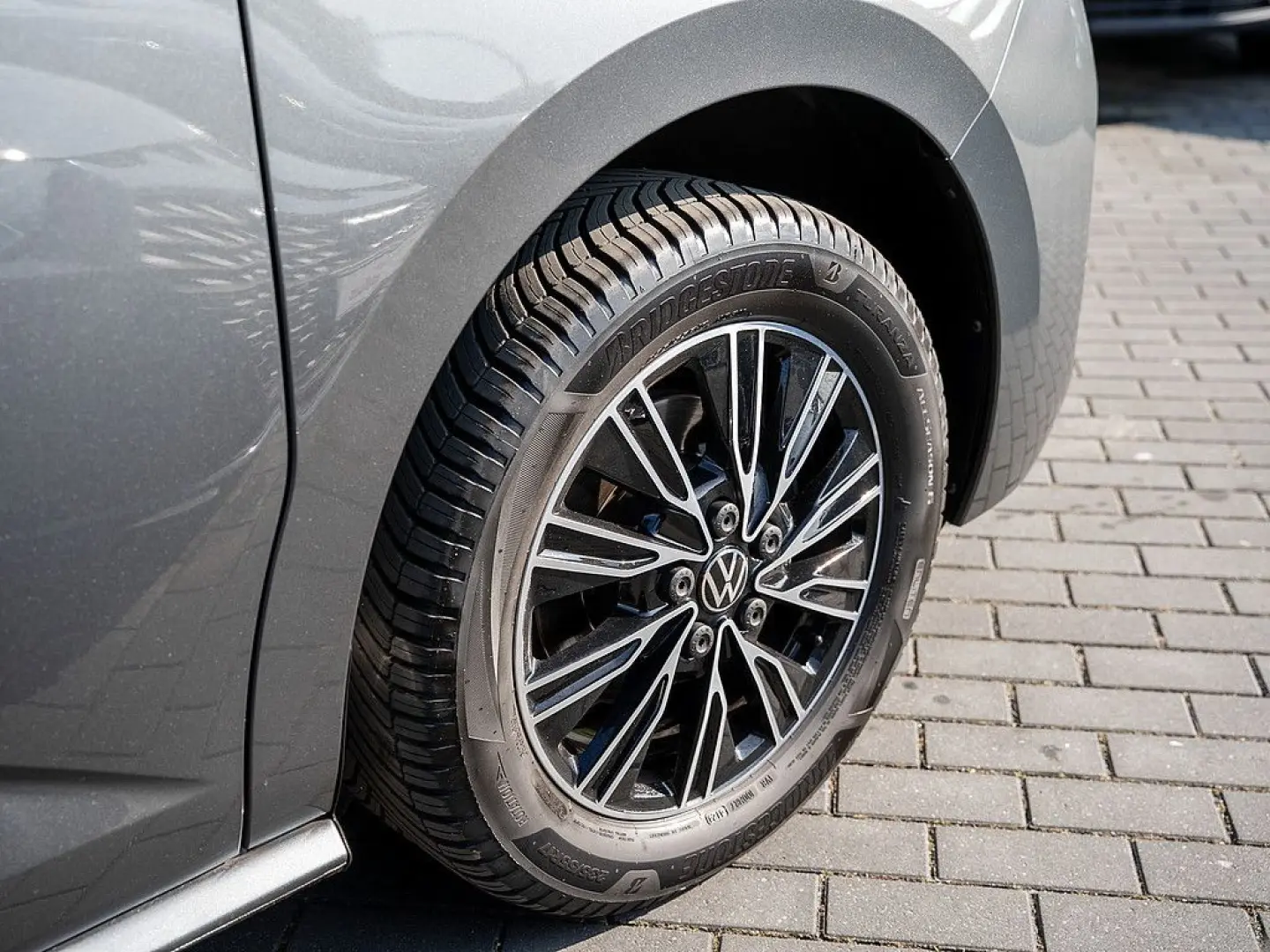 T7 Multivan 2.0 TDI lang NAVI LED PDC SHZ