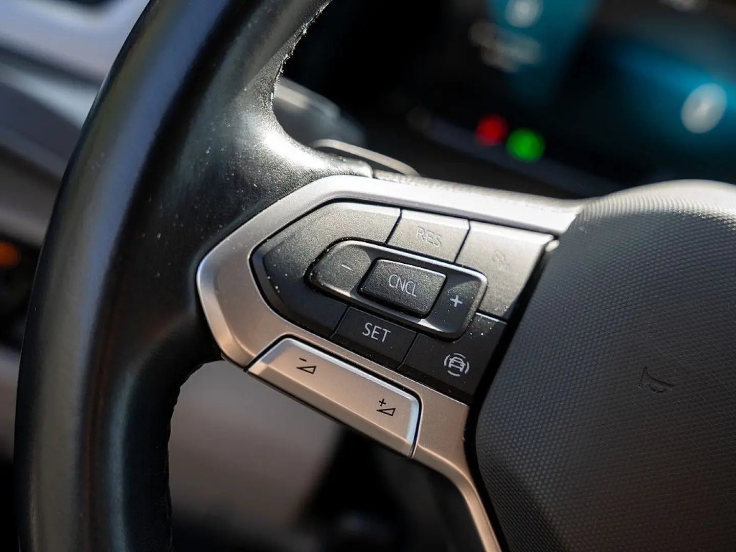 T7 Multivan 2.0 TDI lang NAVI LED PDC SHZ