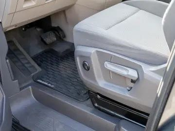 T7 Multivan 2.0 TDI lang NAVI LED PDC SHZ
