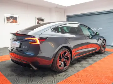 TESLA MODEL 3 PERFORMANCE
