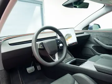 TESLA MODEL 3 PERFORMANCE