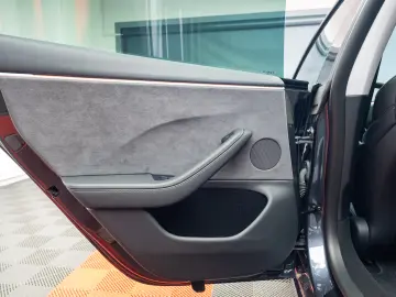 TESLA MODEL 3 PERFORMANCE