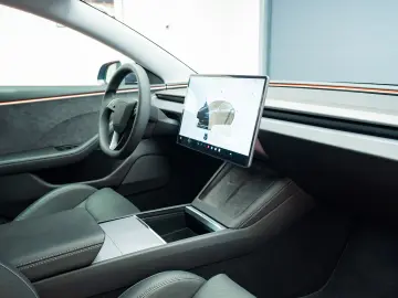 TESLA MODEL 3 PERFORMANCE