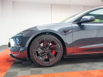 TESLA MODEL 3 PERFORMANCE