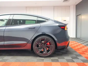 TESLA MODEL 3 PERFORMANCE