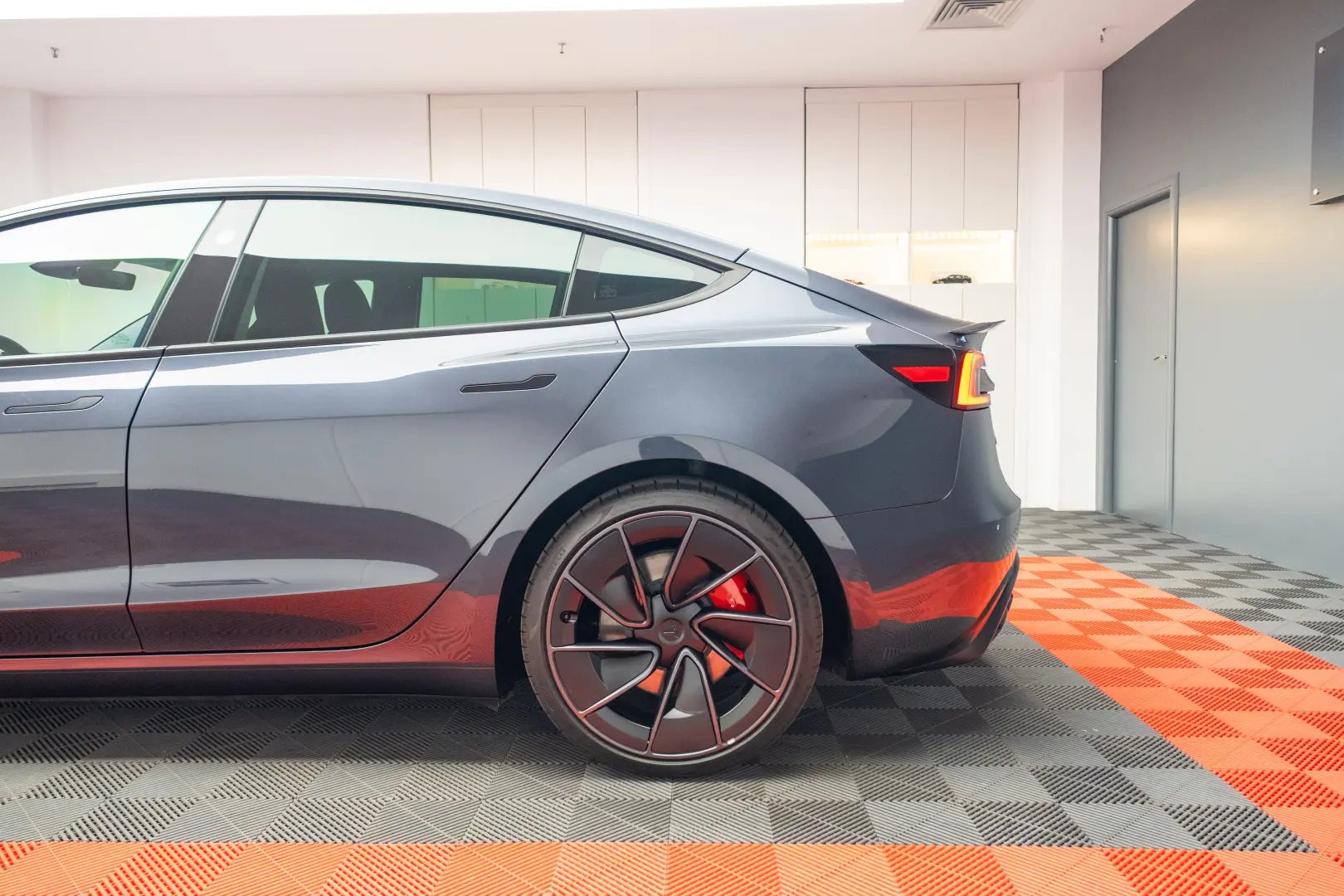 TESLA MODEL 3 PERFORMANCE