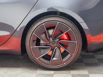 TESLA MODEL 3 PERFORMANCE