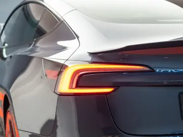 TESLA MODEL 3 PERFORMANCE