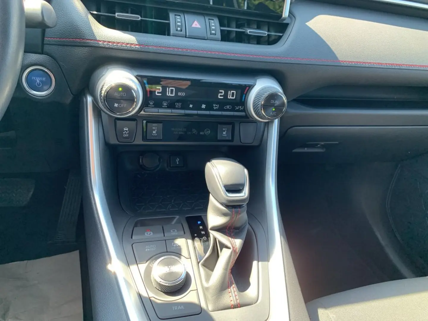 RAV 4 Plug-in-Hybrid 4x4 1. Hand/Relax-Garantie*