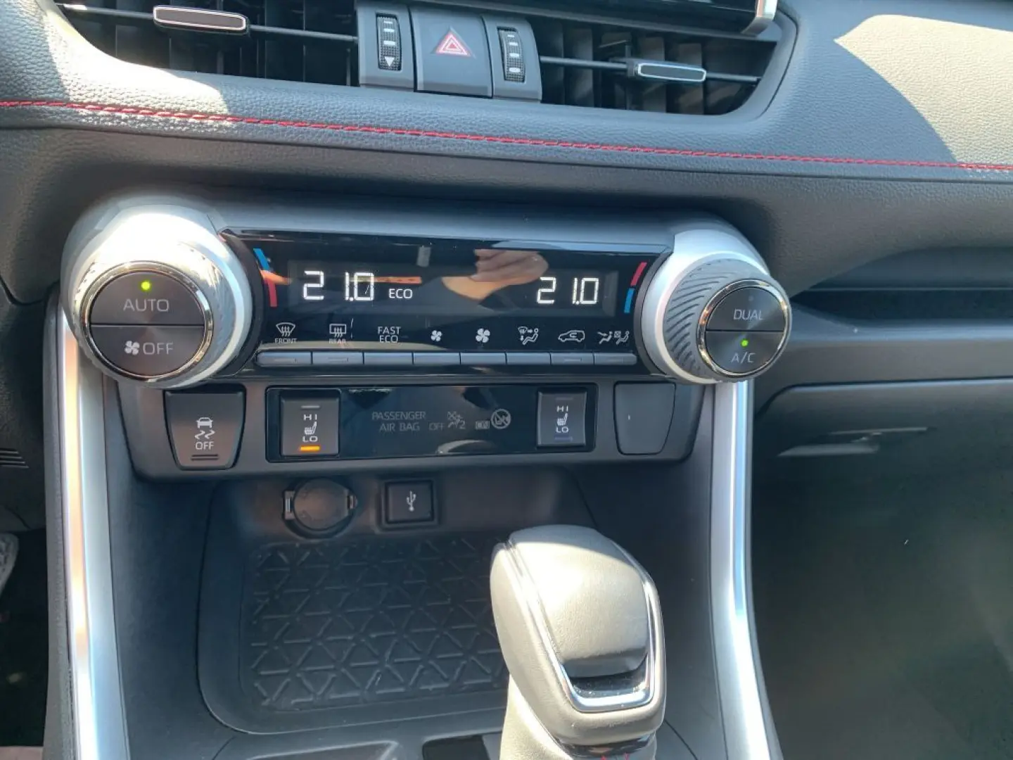 RAV 4 Plug-in-Hybrid 4x4 1. Hand/Relax-Garantie*