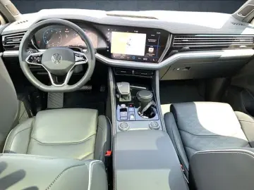 Touareg Elegance 3.0 TDI StHz/AHK/Pano/Luft/4Len