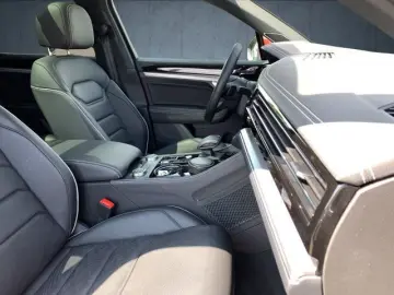 Touareg Elegance 3.0 TDI StHz/AHK/Pano/Luft/4Len