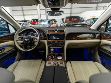Bentayga 4.0 V8 Azure EWB/New Model