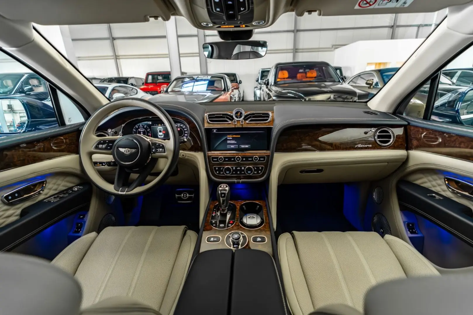 Bentayga 4.0 V8 Azure EWB/New Model