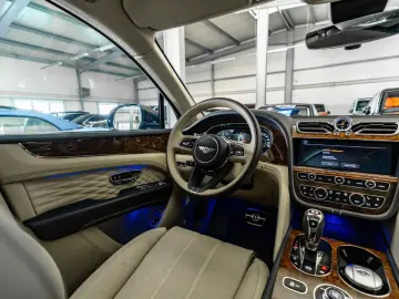 Bentayga 4.0 V8 Azure EWB/New Model