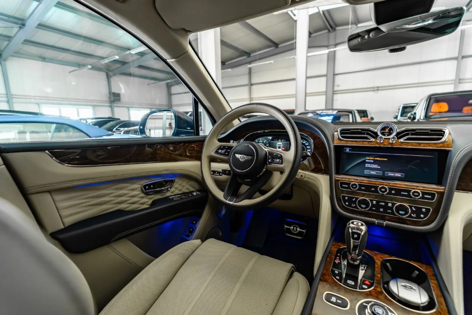 Bentayga 4.0 V8 Azure EWB/New Model
