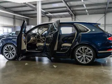 Bentayga 4.0 V8 Azure EWB/New Model